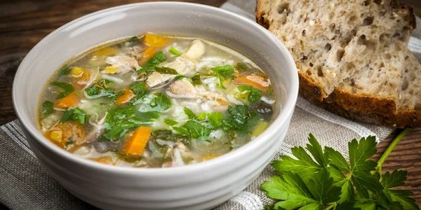 Благотворительный фонд Жизнелюб призывает украинские компании помочь пожилым людям (Фото: elenathewise/depositphotos)