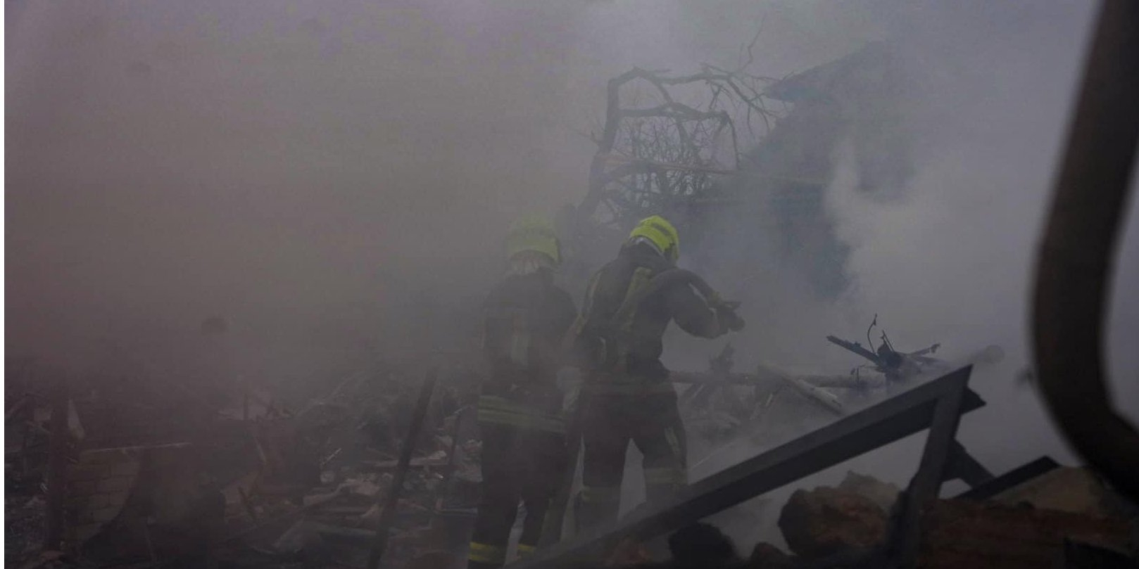 Rescuers at the site of a Russian missile attack in Odesa, March 15 (Photo: Main Directorate of the State Emergency Service of Ukraine in Odesa Oblast via Facebook)