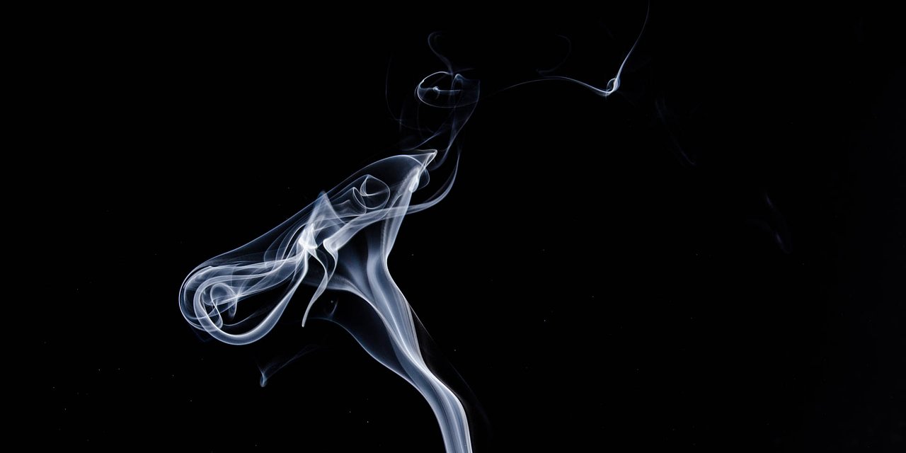 Вейп може бути так само небезпечний, як сигарети (Фото: pixabay)