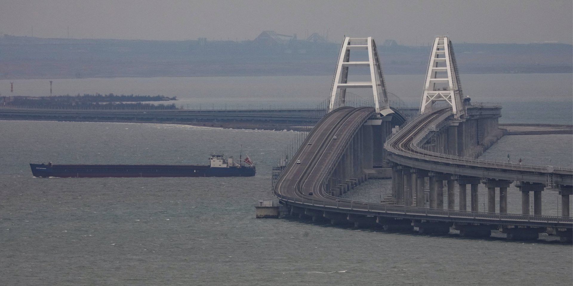 Crimean bridge (Photo: REUTERS/Alexey Pavlishak)