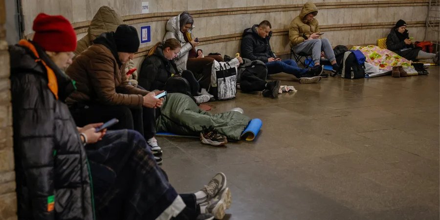 People in the Kyiv metro during the alarm, March 22, 2024 (Photo: REUTERS/Alina Smutko)