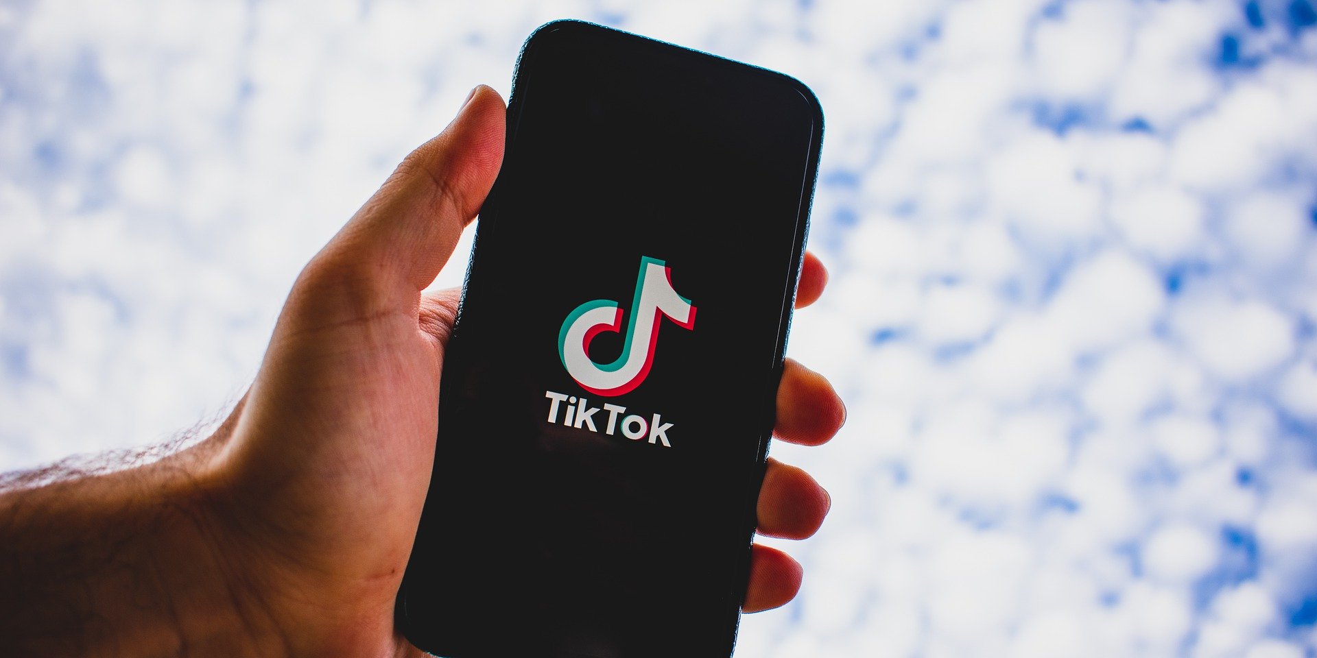 TikTok становится более безопасным (Фото: Kon Karampelas / Pixabay)