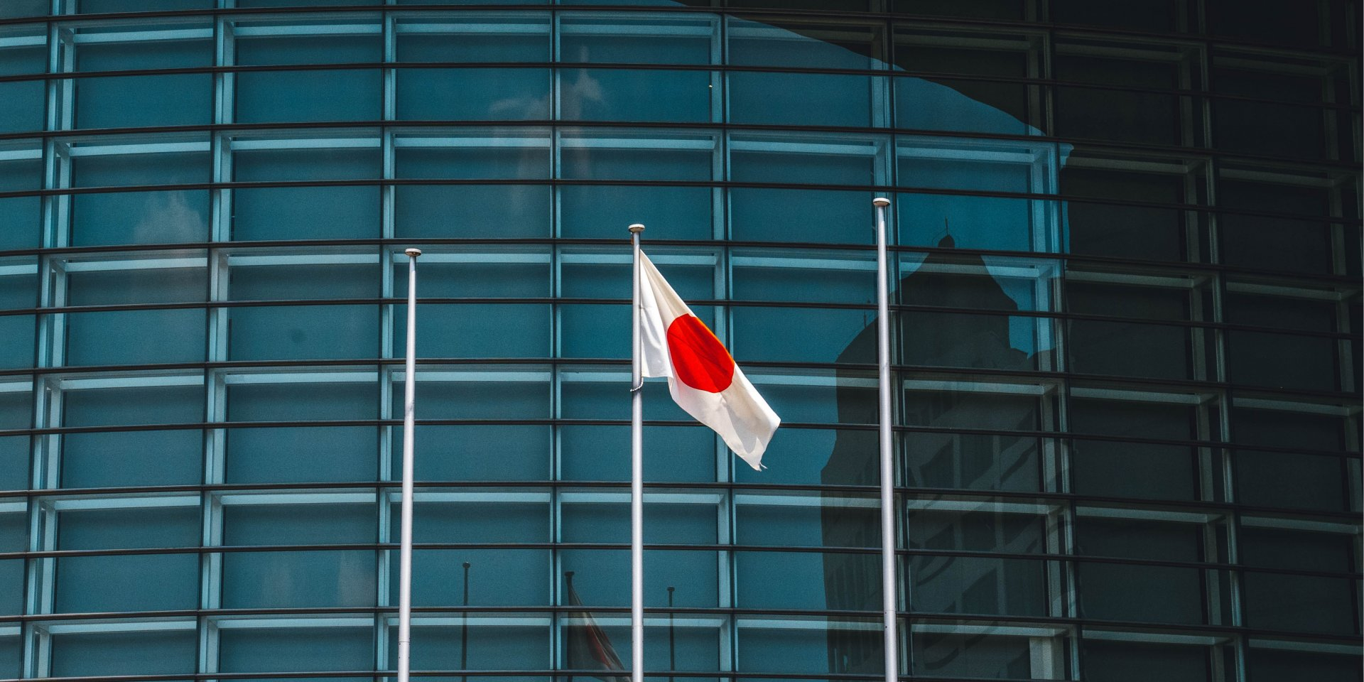 Ukraine's Ambassador to Japan Sergiy Korsunsky explains how this country is abandoning pacifism (Photo: Roméo Arnault \ Unsplash)