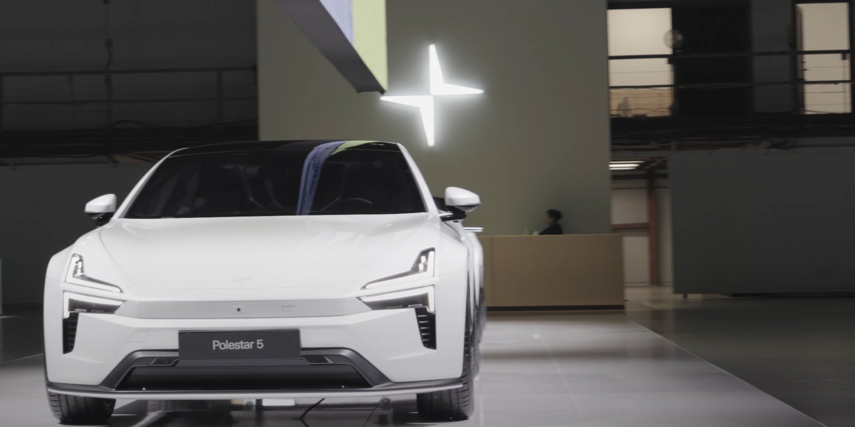 Технологию продемонстрировали на прототипе Polestar 5 (Фото: Скриншот из видео Polestar / YouTube)