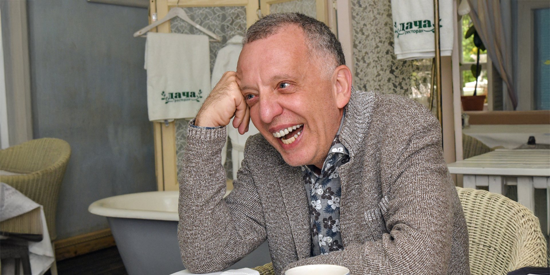 УКРАЇНСЬКА КЛАСИКА: Одеський ресторатор Сава Лібкін у гарному настрої, хоча причин для того мало. Щоб не плакати, він сміявся (Фото: Олег Куцький)