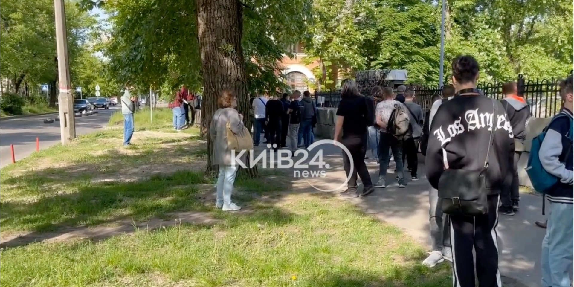 The queue at the TRC (Photo: https://t.me/kyivtv)
