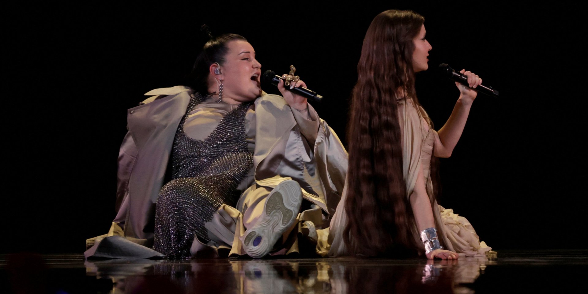 Alyona Alyona та Jerry Heil (Фото: REUTERS/Leonhard Foeger)