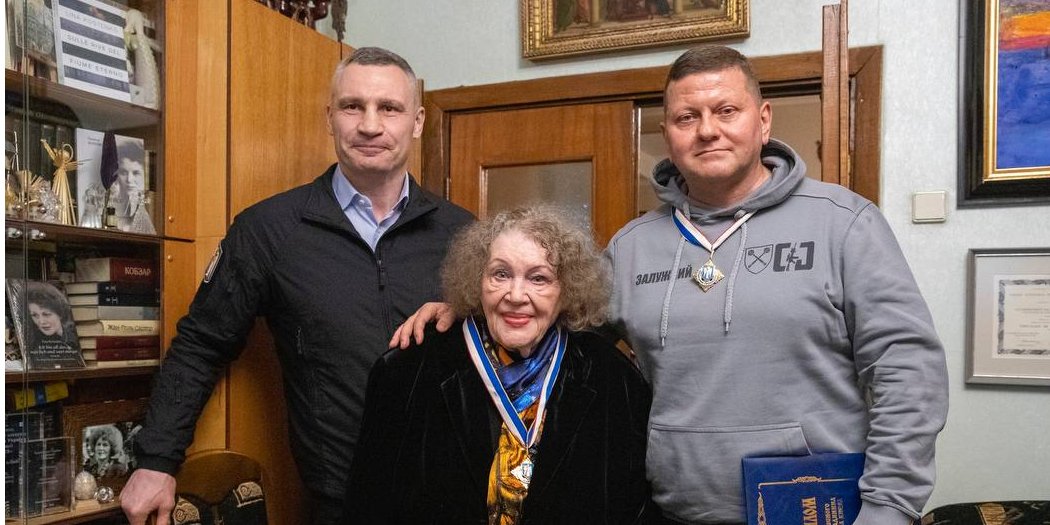 Виталий Кличко, Лина Костенко и Валерий Залужный (Фото: Віталій Кличко / Telegram)