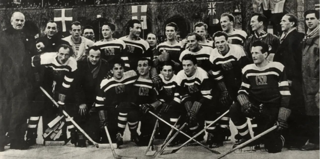 Сборная Чехословакии после победы на ЧМ-1949 (Фото: Paměť národa)