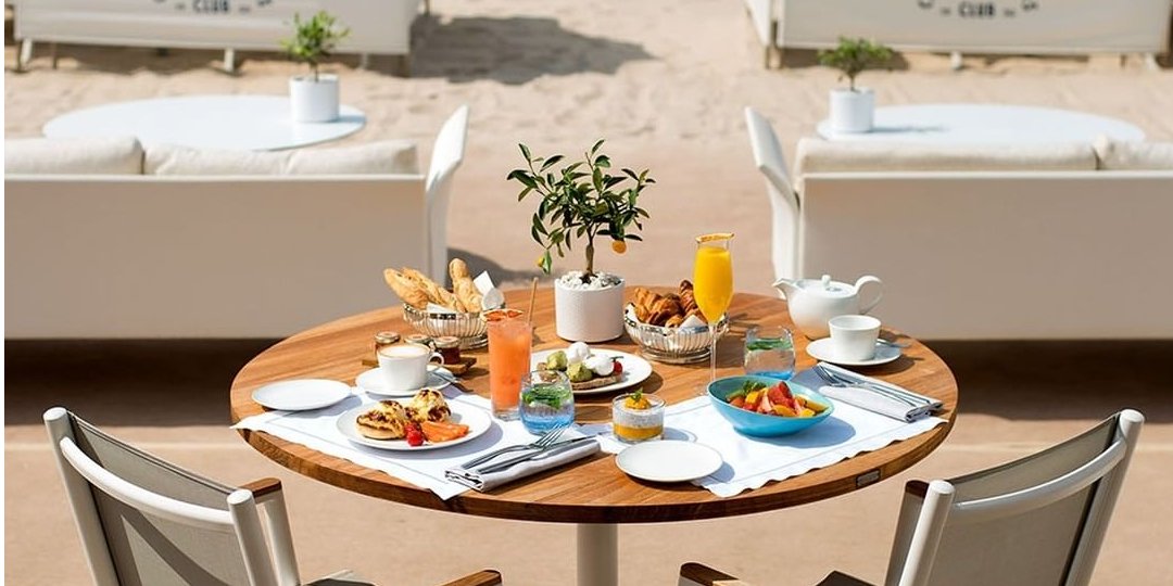 Завтрак в Каннах (Фото: Instagram @carltoncannes)