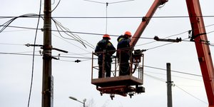 Обмеження споживання електроенергії чекають на українців і в майбутньому: як для промисловості, так і для населення (Фото:Anatoliy Siryk / Ukrinform / SIPA via Reuters)