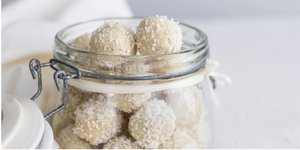 Смачні домашні «Рафаелло» (Фото:HealthyLauraCom / depositphotos)