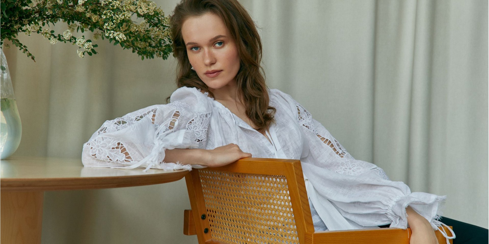 Украинский бренд вышиванок EmbroideredGem представил вышиванки, созданную в технике Ришелье (Фото: @EmbroideredGem)