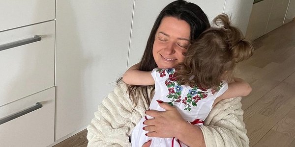 Наталья Могилевская показала редкое фото с младшей дочерью в вышиванке / NV