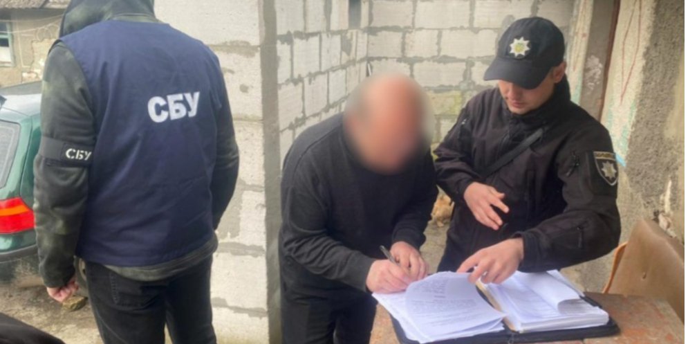 Підозрюваний, за&nbsp;даними слідства, виправдовував російську збройну агресію проти України (Фото: пресслужба Нацполіції)