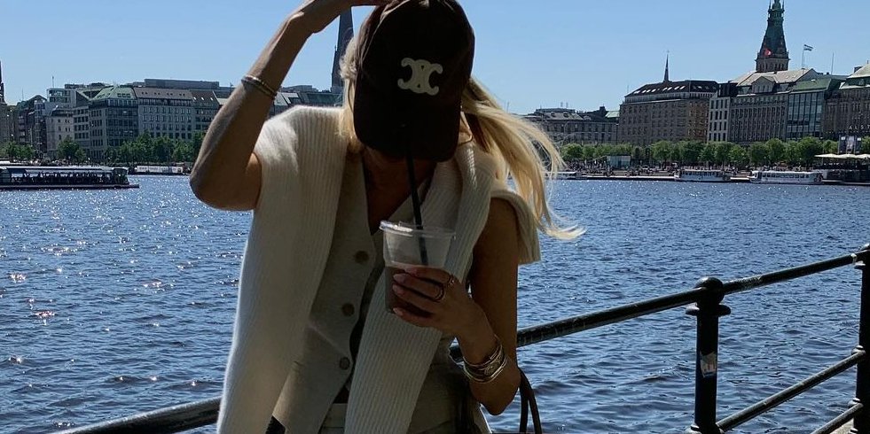 Мінімалістичні силуети нікуди не подінуться цього літа (Фото: instagram.com/leoniehanne)