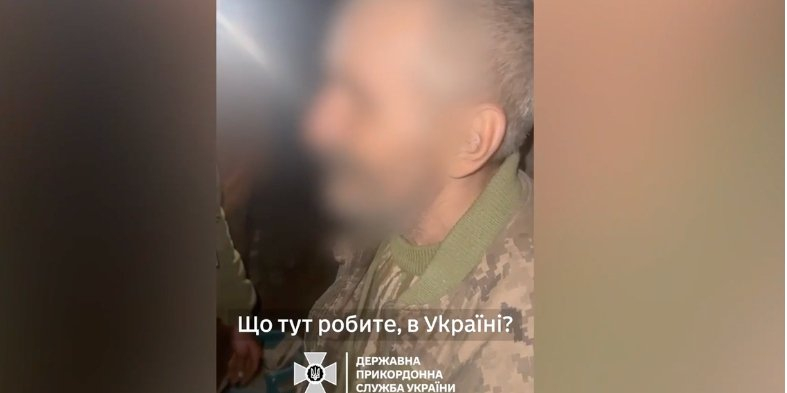 Border guards captured an occupier in the uniform of the Ukranian Armed Forces in Donetsk Oblast (Photo: Screenshot from the video/ДПСУ)