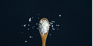 Ось як зменшити споживання солі (Фото:Unsplash/Jason Tuinstra)