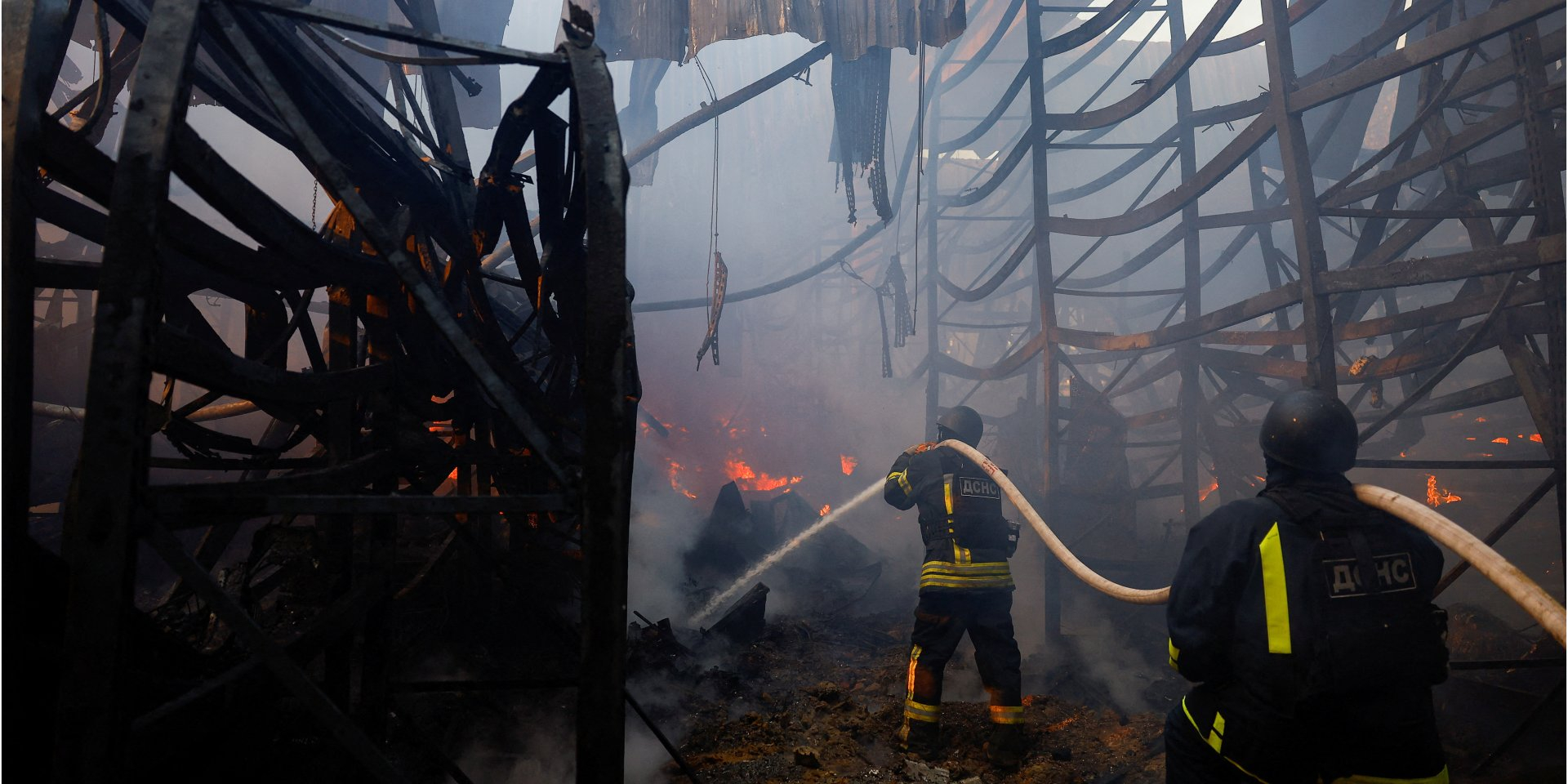 Rescuers in the Epicenter shopping mall destroyed by Russian glide bombs (Photo: REUTERS/Valentyn Ogirenko)