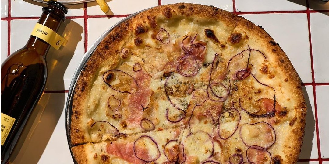 У піцерії Vilena’s продовжують пекти піцу та продавати напої (Фото: @Іnstagram/vilenas.pizza)