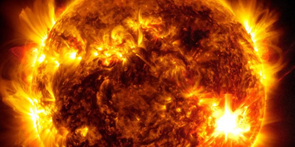 Обсерватория солнечной динамики НАСА (SDO) сделала это изображение солнечной вспышки X5.8, достигшей пика в 21:23 по восточному времени 10 мая 2024 года (Фото: НАСА SDO)