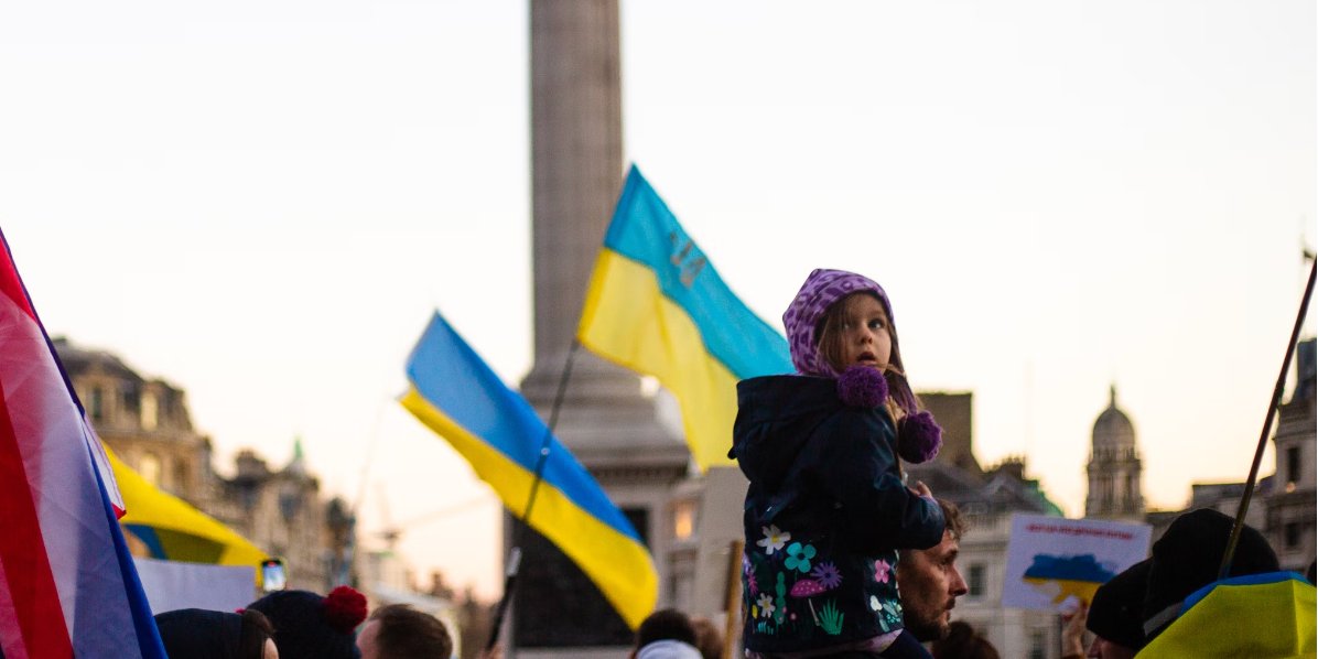 Коммуникация с детьми во время войны (Фото: Karollyne Videira Hubert/Unsplash)