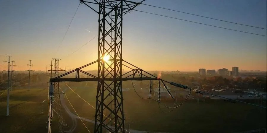 Power line connecting Ukraine and Europe is back in operation (Photo: depositphotos.com/MotionPixxle Studio)