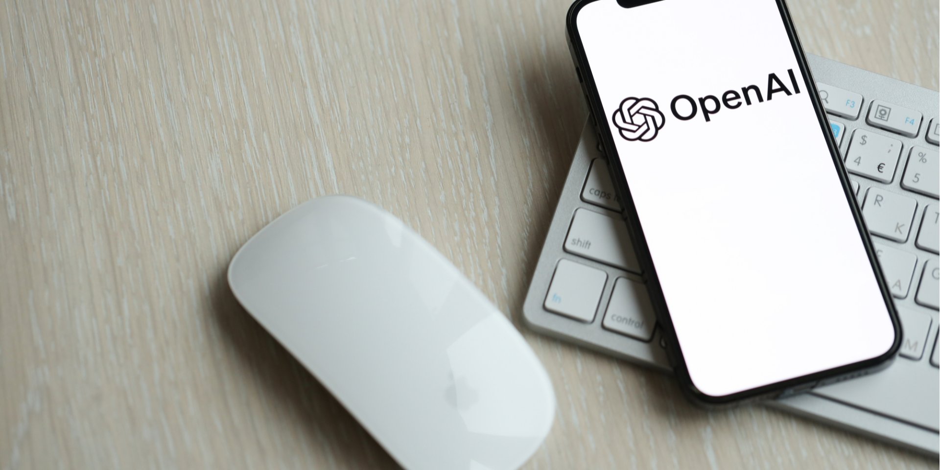 Появление функций ChatGPT ожидают с выходом iOS 18 (Фото: Mehaniq/Depositphotos)