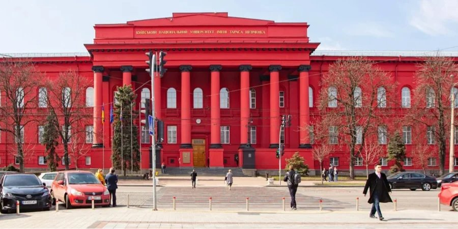 Закон № 9432 закріплює статус англійської як однієї з мов міжнародного спілкування в Україні (Фото: Руслан Литвин / Alamy via Reuters)