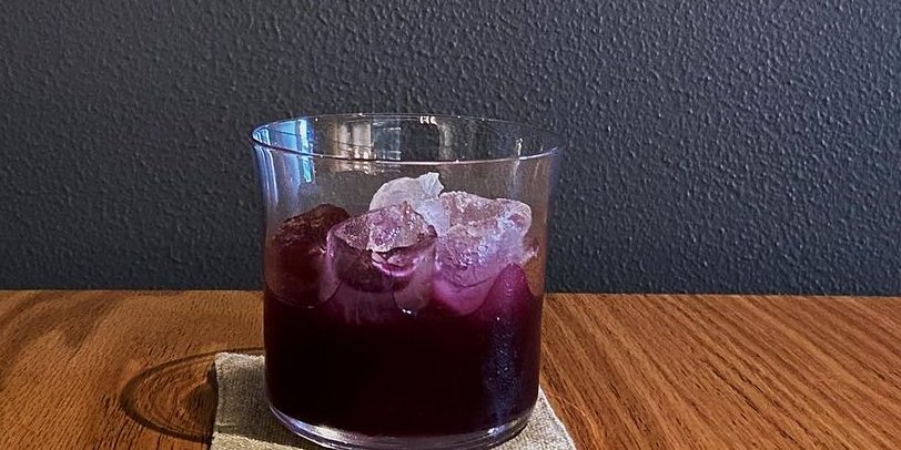 Демонстративное фото напитка из виноградного сока (Фото: Instagram @restaurantgaea)