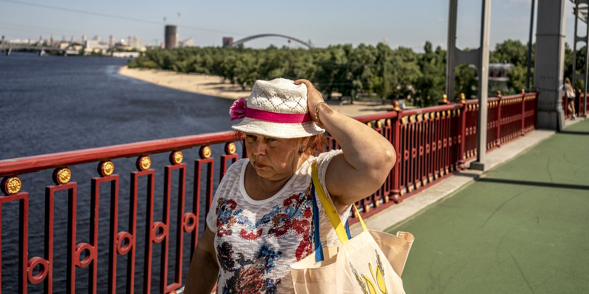 В Укргидрометцентре рассказали, как долго будет удерживаться жара, какие температурные значения уже опасны для здоровья и «светит» ли украинцам ослабление жары в ближайшее время (Фото: Jose Colon / Anadolu via Reuters)