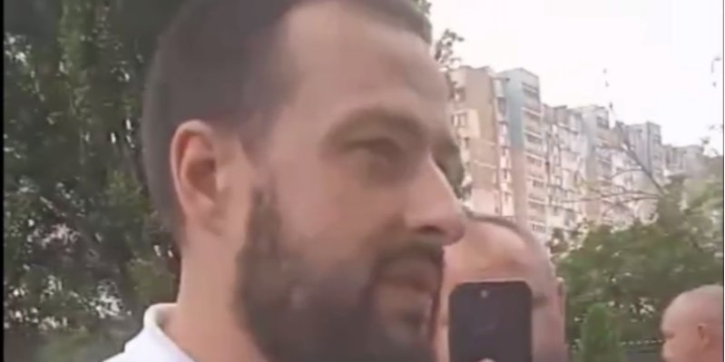 Чоловік, який облаяв лікаря-ветеринара в Одесі, попросив вибачення (Фото: Андрій Бабенко/Telegram/скриншот з відео)