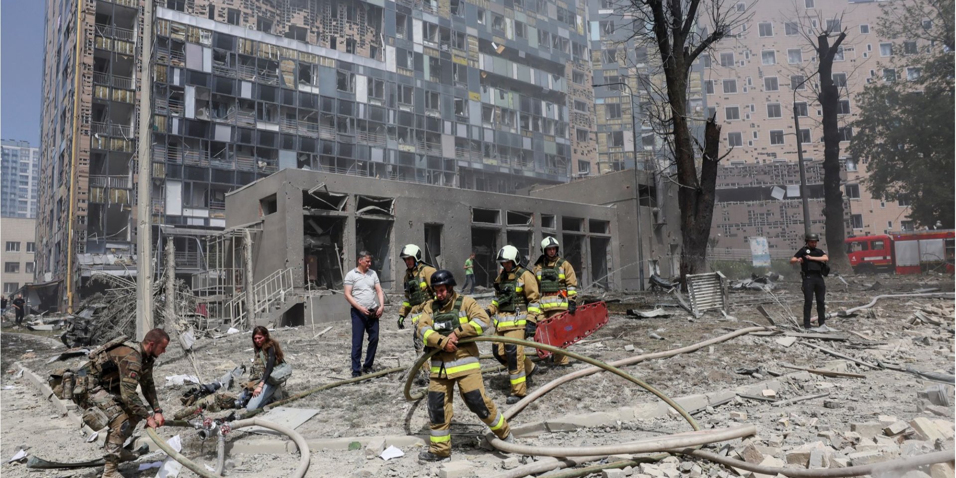 Росія завдала ракетного удару по лікарні Охматдит (Фото: REUTERS/Gleb Garanich)