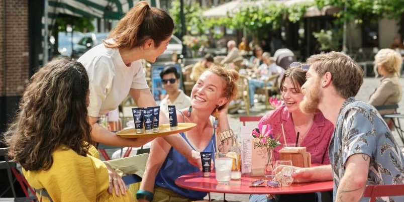 Солнцезащитный крем в меню ресторанов и пабов в Нидерландах (Фото: linkedin.com/TrendWatching)