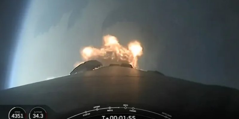 Вторая ступень ракеты Falcon 9 с 20 спутниками Starlink на борту не сработала должным образом после успешного отделения от многоразовой первой ступени, в результате чего ее полезный груз оказался на необычно низкой орбите (Фото: SpaceX)