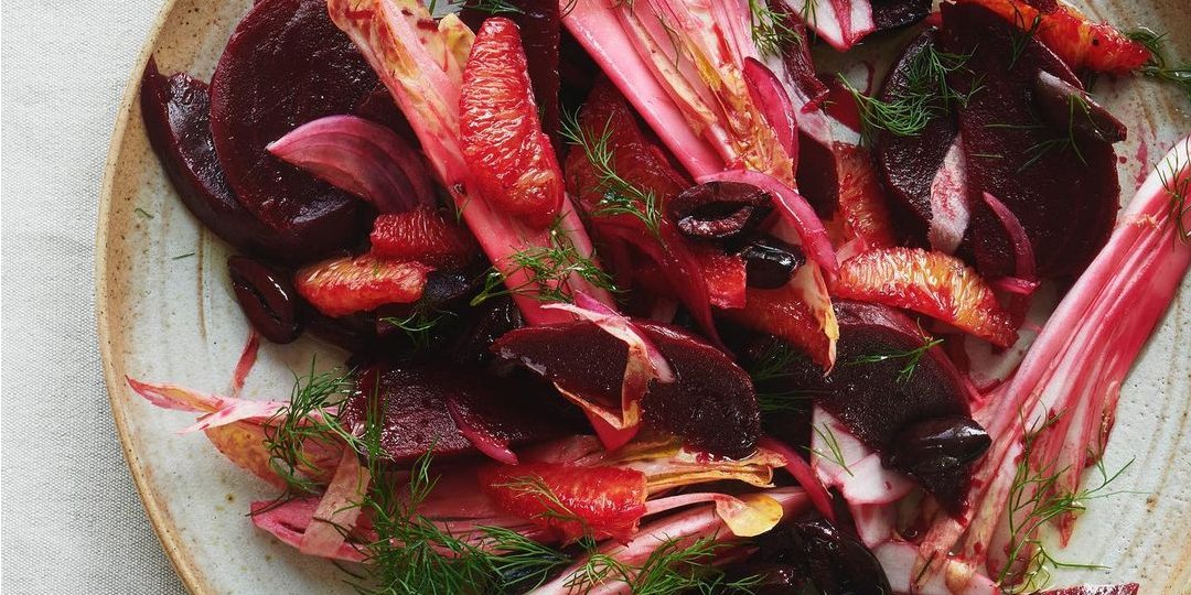Салат із буряка, цикорію, апельсина та оливок для вишуканої вечері (Фото: Instagram @maldonsalt)