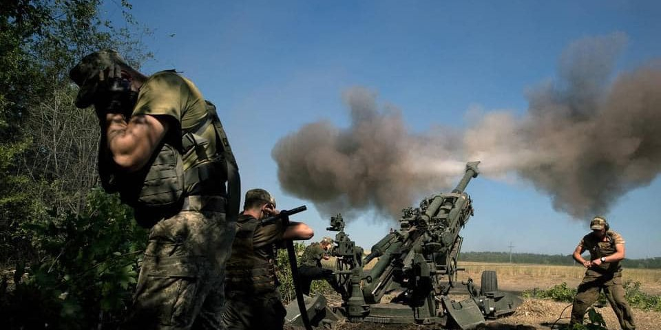 Soldiers of the 44th separate artillery brigade 'Hetman Danylo Apostol' fire towards the enemy (Photo: Ukrainian Armed Forces/Facebook)