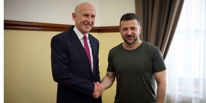 Джон Гілі та Володимир Зеленський (Фото:Ukrainian Presidential Press Service/Handout via REUTERS)