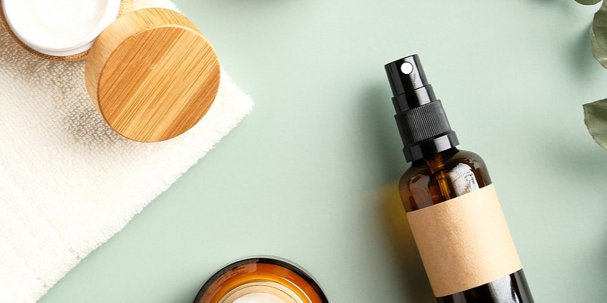 Несмотря на сложную ситуацию, интернет-магазины косметики и парфюмерии выстояли и продолжают работать (Фото: pixabay)