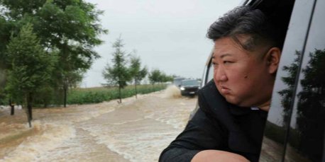 Ким Чен Ын инспектирует область затопления (Фото: Rodong Sinmun)