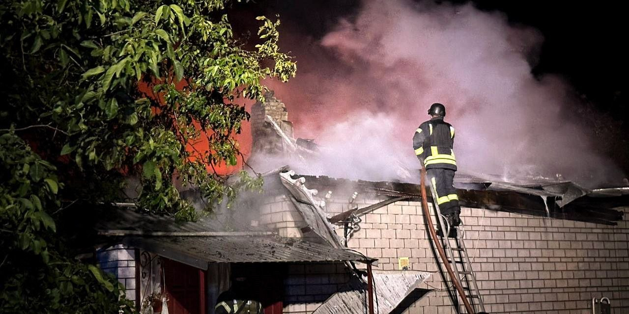 Firefighters extinguishing residential building fire in Kyiv Oblast (Photo: SES/Telegram)