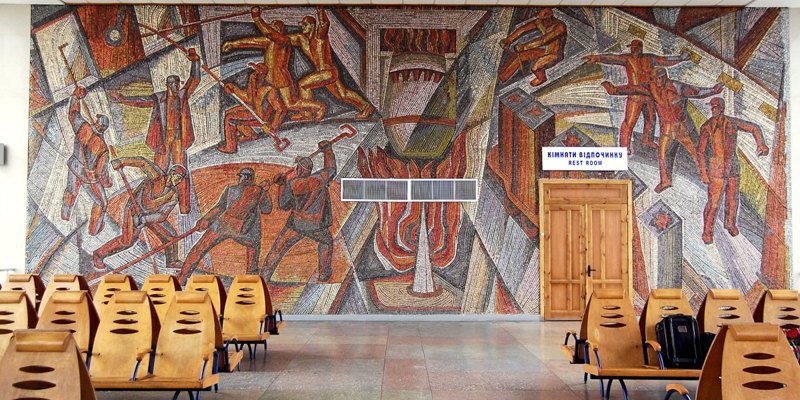 Мозаїка «Металурги» до того, як її зруйнували росіяни (Фото: @Маріупольська міська рада/Telegram)
