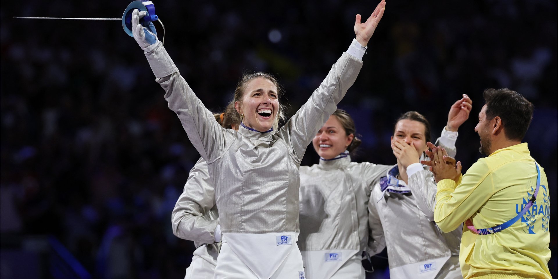 Әйелін жұлдыруда