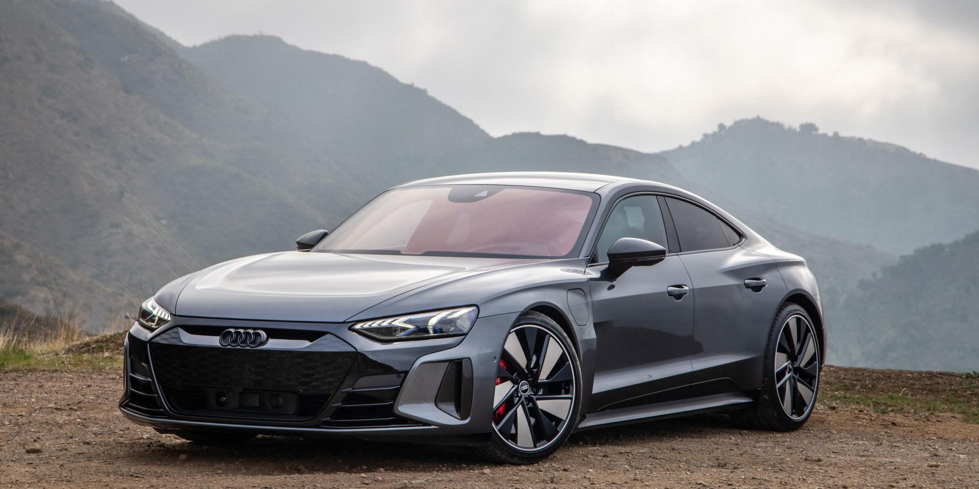 Компания отложит полный переход на электрокары (Фото: Audi)