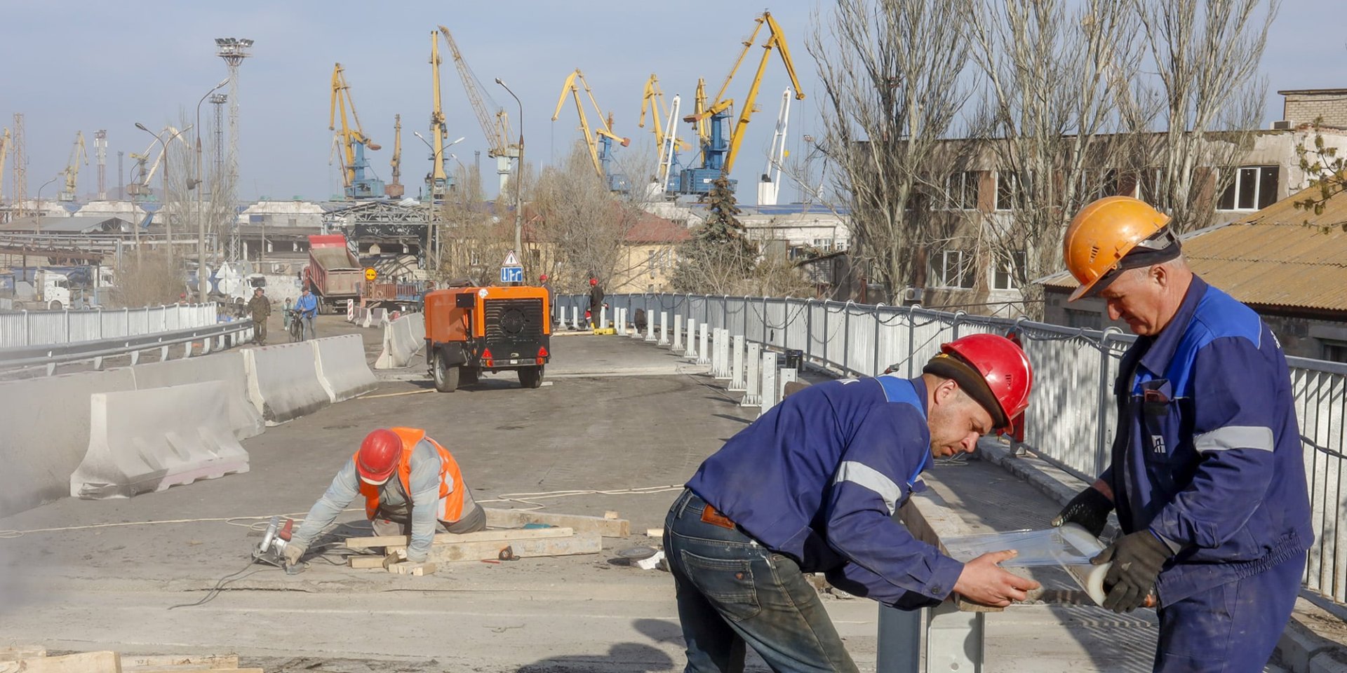 Навіть в зруйнованому Маріуполі все є для того, щоб росіяни змогли побудувати потужну військову базу на Азовському морі, каже Петро Андрющенко (Фото: Reuters)