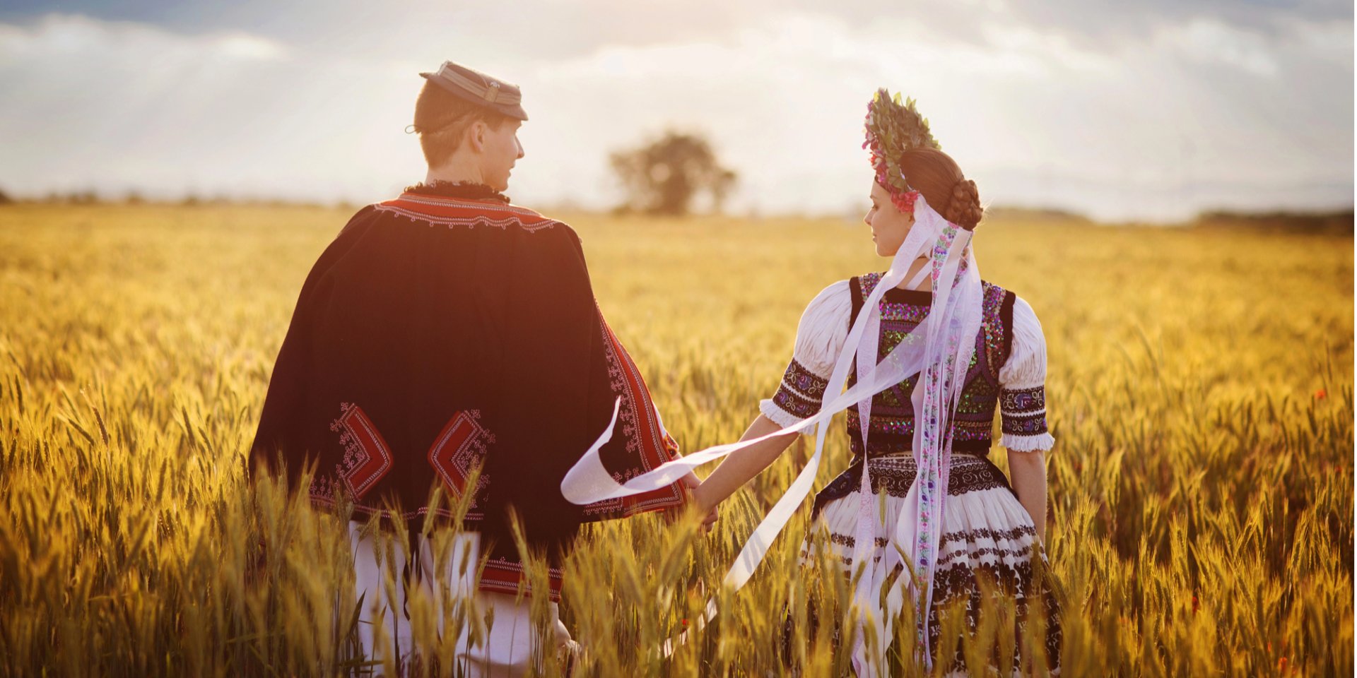 Прізвища до християнства: які родові імена носили в Україні в давні часи (Фото: halfpoint/depositphotos)