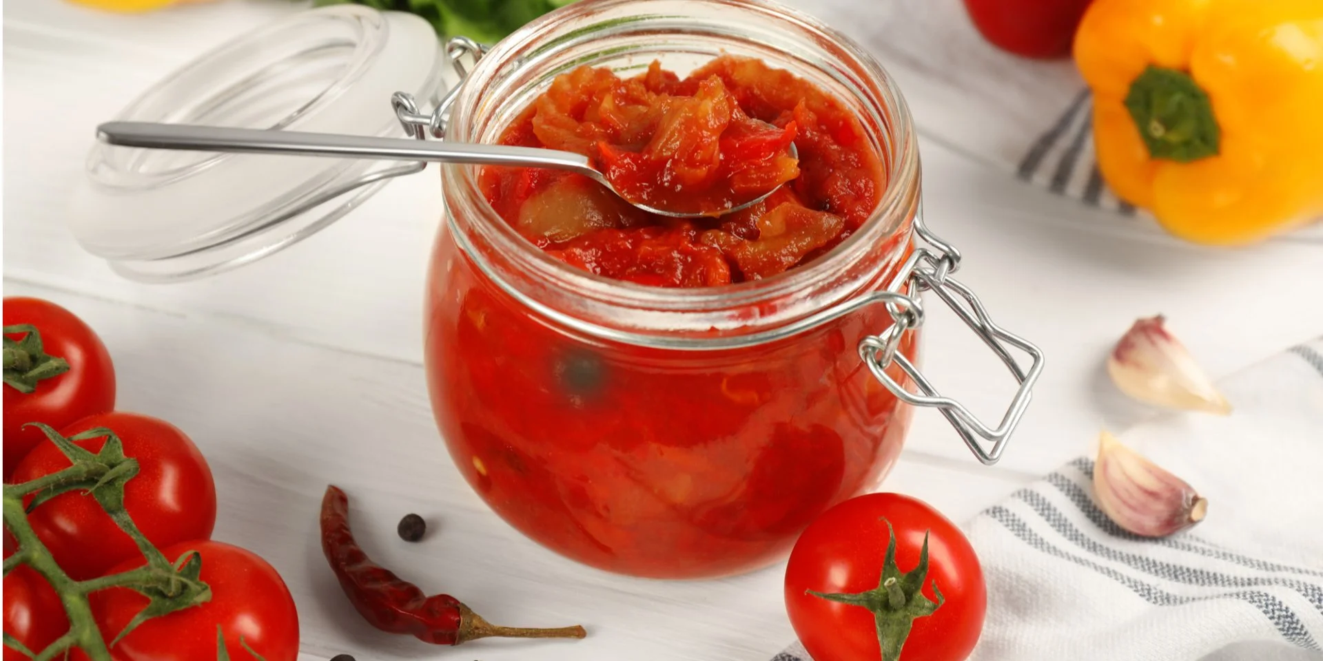 Помидоры по-корейски, со сладким перцем, морковью и чесноком (на зиму)