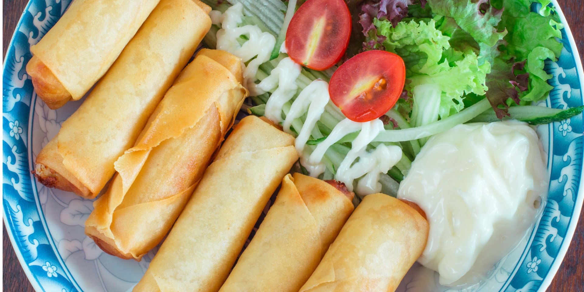 Вкусный и сытный перекус из лаваша (Фото: Damianchiappe / depositphotos)