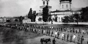 Підготовка рекрутів у Суджі перед Горнальським чоловічим монастирем, 1914 рік (Фото:DR)