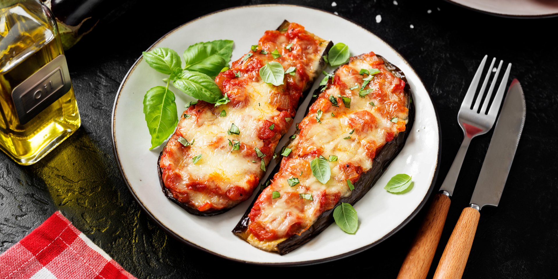 Вкусные фаршированные баклажаны на обед или ужин (Фото: Alex33#33 / depositphotos)